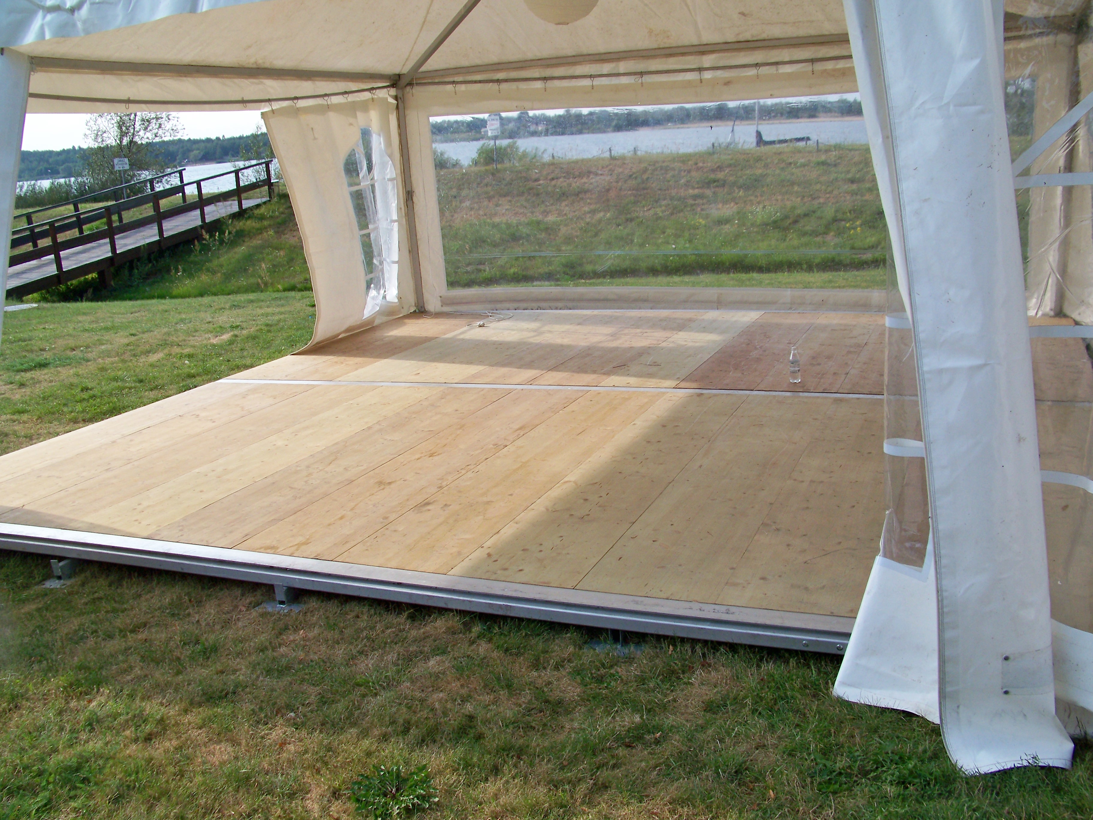 Podłogi do namiotów na imprezy plenerowe